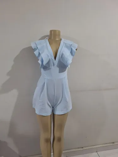 Macacão feminino com babado