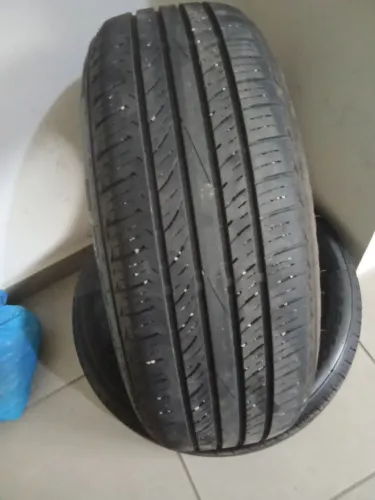 Vendo 2 pneus roda 15