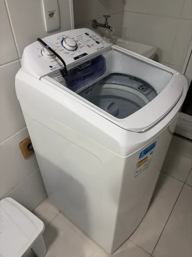 Lavadora de roupas Electrolux 8.5kg 127V branca seminova