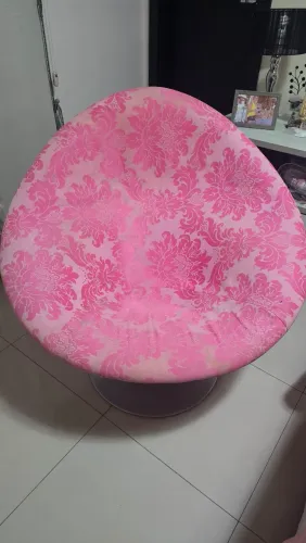 Poltrona giratória em formato concha (Tulipa/Disco)
