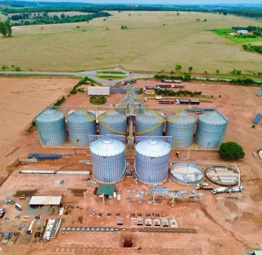 Vendo silo e secadora de grãos 