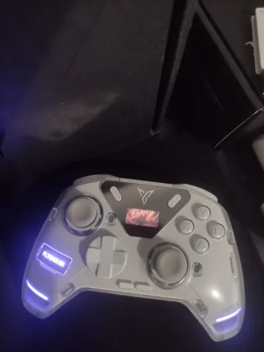 Kit completo controle Flydigi Apex 4 Elite, dock de carregamento, receptor e cabo.