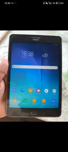 Tablet 16 GB sem quebrado único detalhe e bateria viciada mais da pra usar tranquilo 