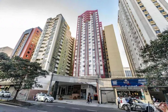 Apartamento com 1 dormitório para alugar, 45 m² por R$ 2.801,53/mês - Centro - Curitiba/PR