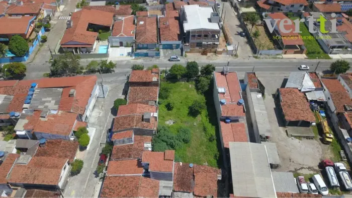 Terreno à venda na Avenida Xavier da Silveira, em Nova Descoberta
