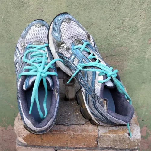 Tênis azul feminino Asics usado 