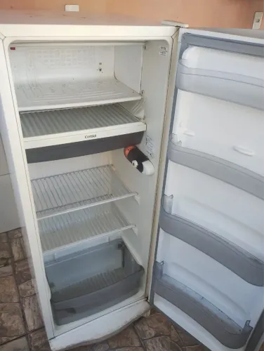 Vendo geladeira consul 261L