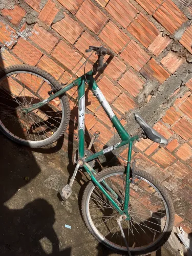 Bicicleta Aro 26 Verde - Antiga, Boa para Reforma/Revisão