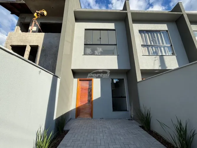 Sobrado novo e semi mobiliado com 02 dormitórios, sala de estar aconchegante, cozinha e sa