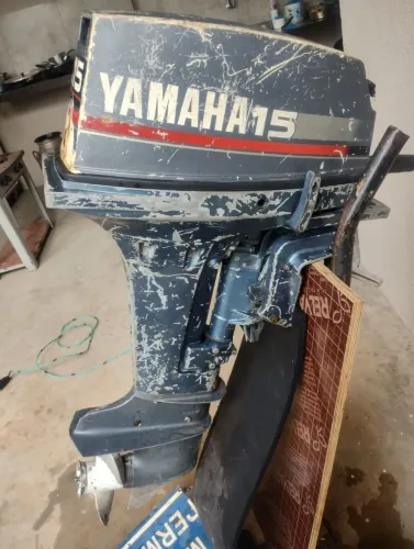 Motor de popa Yamaha 15 Hp para canoa bom estado