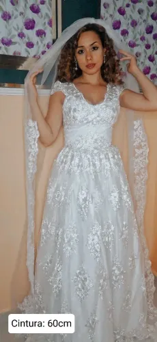 Vestido Sofisticado de Noiva Estilo Princesa