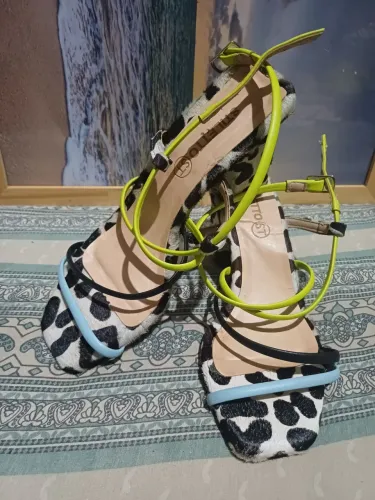 Sandália de salto stiletto