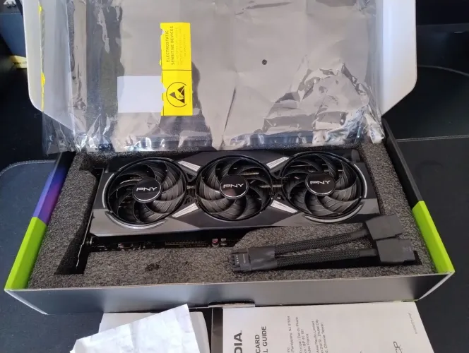 RTX 5070 TRIPLO FAN RGB