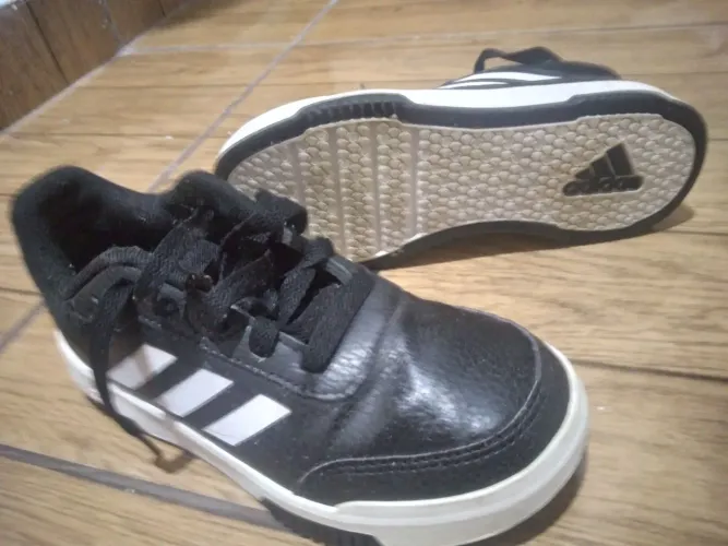 Tênis Adidas original 31    