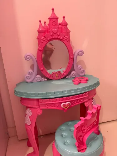 Vendo penteadeira de brinquedo
