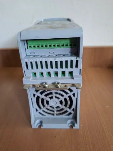 2 Inversores de Frequência 1 cv