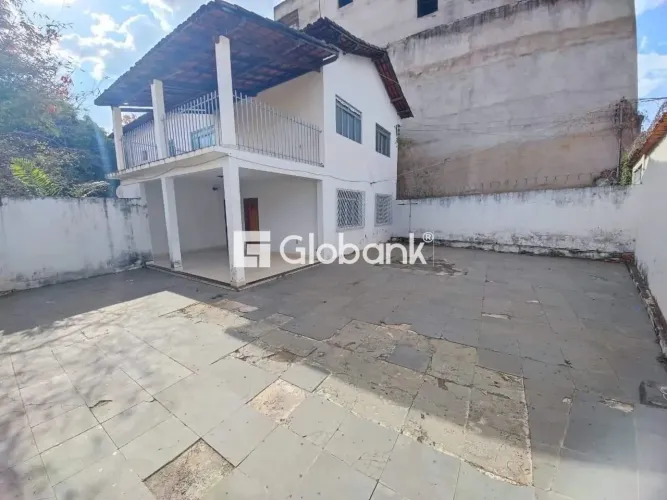 Casa à venda e para Locação em Vila Regina com 100m², 3 Quarto(s), 1 Suíte(s).
