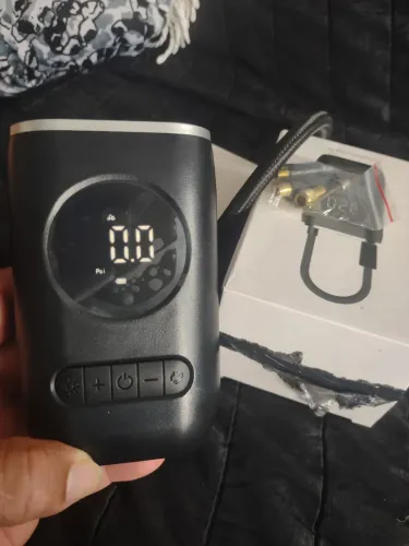 Vendo compressor portátil recarregável muito prático para se usar