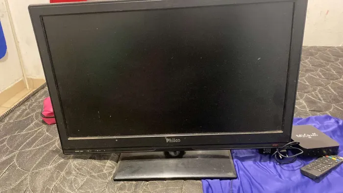 TV Philco 24" LED (Modelo PH24T21DG) - Ótimo Estado / Monitor HDMI