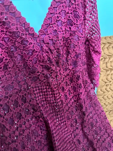 Vestido cor de vinho,usado apenas 1 vez. Feito especialmente pra mim