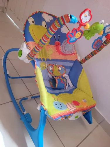 Vende se cadeirinha de descanso de bebê