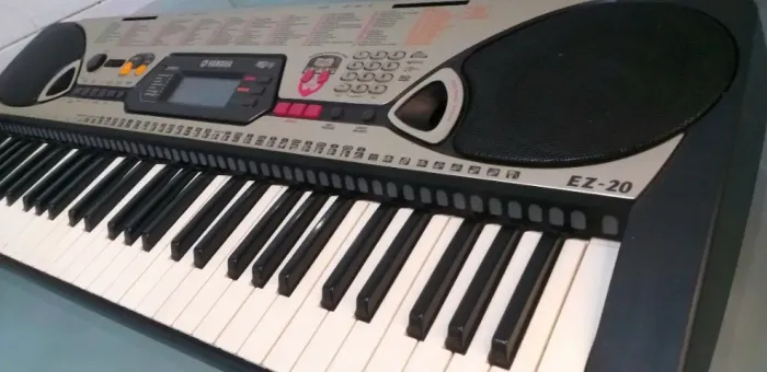 TECLADO YAMAHA EZ-20