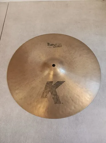 ## Prato de bateria Zildjian K Dark Thin Crash 16, liga B20, top, excelentes condições!!