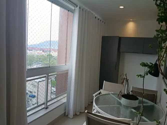 Sala 1 quarto em frente ao Downtown
