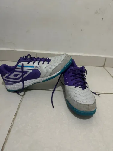 Chuteira futsal umbro pro 5 bump (tamanho 43)