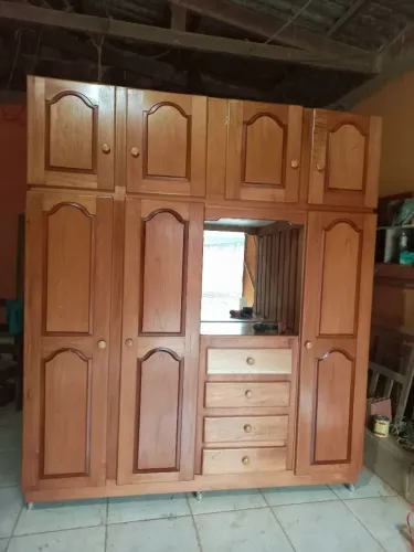 Vendo um guarda roupa solteirão em madeira