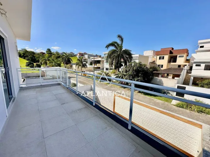 Atlântica Imóveis tem excelente Casa de Alto Padrão à Venda no Vale dos Cristais, Macaé/RJ