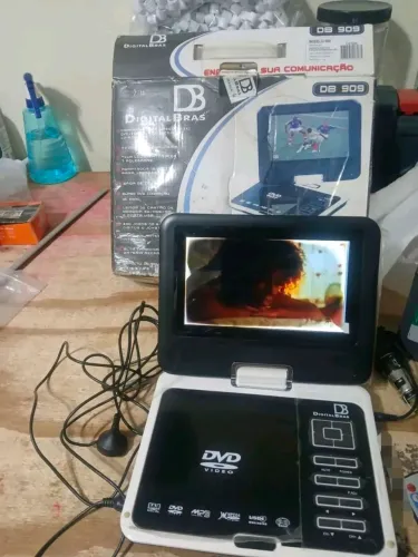 DVD PORTÁTIL COM TV E VÍDEO GAME