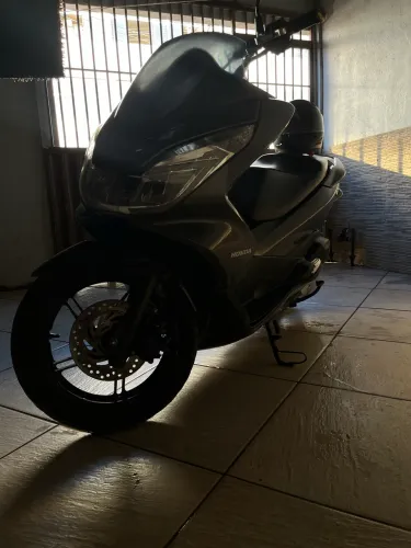 Moto PCX 2017 segundo dono 