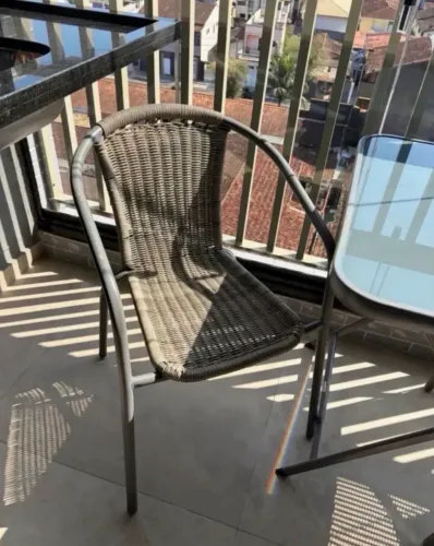 Conjunto de Mesa e Cadeiras