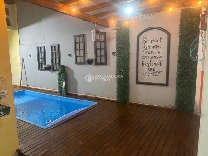 Casa à Venda com 5 dormitórios e piscina no Canto, Florianópolis