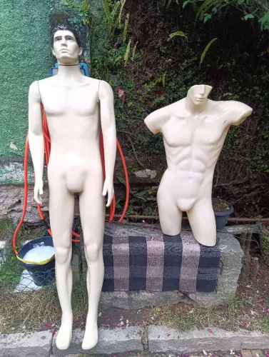 02 Manequins masculinos só R$150,00