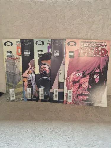 THE WALKING DEAD (LOTE HQ FORMATINHO) - NÚMEROS 36 AO 40 (EXCELENTE ESTADO)