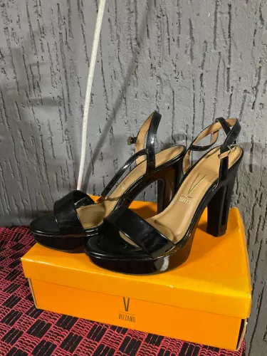 Salto alto feminino tamanho 39 verniz da marca Vizzano