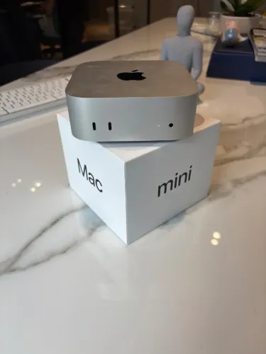 Apple Mac Mini M4 16GB/512GB SSD (2024) com Magic Mouse e Magic Keyboard