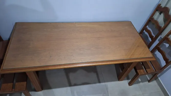 Conjunto de Mesa e cadeiras