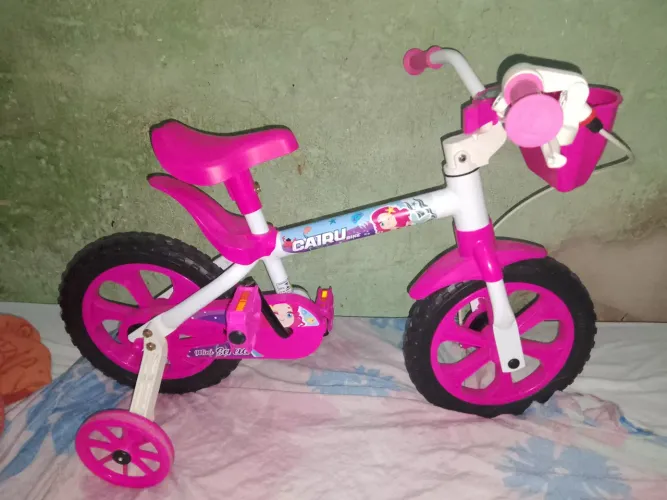Bicicleta aro 12 nova pouco dias de uso
