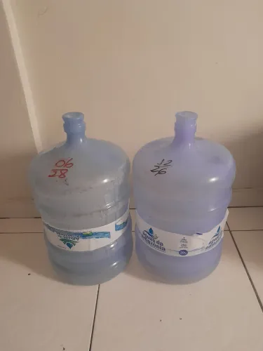 Garrafão de água mineral 20 L ano 2028 e 2026