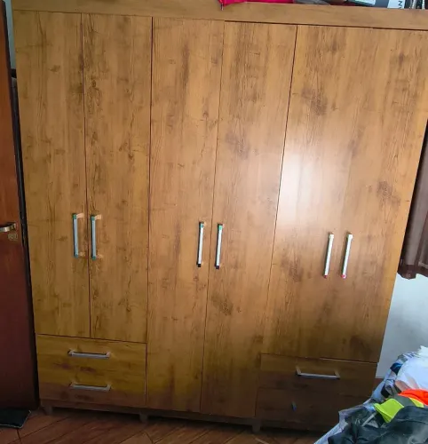 Vendo Guarda Roupa 6 portas