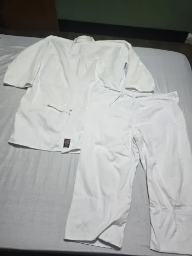 Vendo kimono Brasil Combat A3 com pouco uso.
