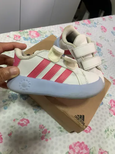 Tênis adidas infantil