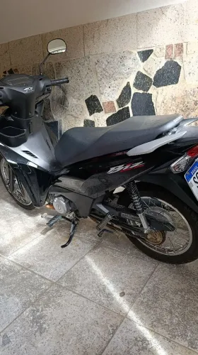 Biz pouco rodada pra sair logo