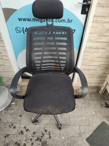 Cadeira de Escritório - Modelo Diretor - Apoio para Cabeça