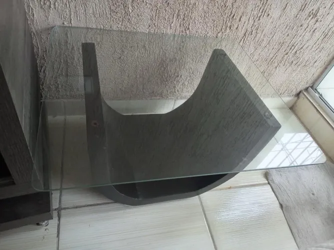 Mesa de Centro com tampo de vidro