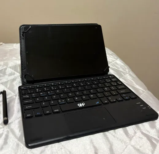 Tablet LENOVO Tab M9 Seminovo - 64GB   Acompanha: capa, teclado Bluetooth e caneta touch  