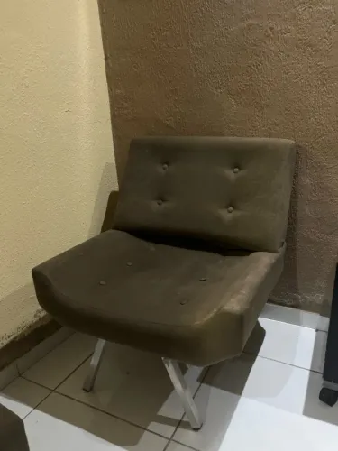 POLTRONA ESTOFADA DE SALA
